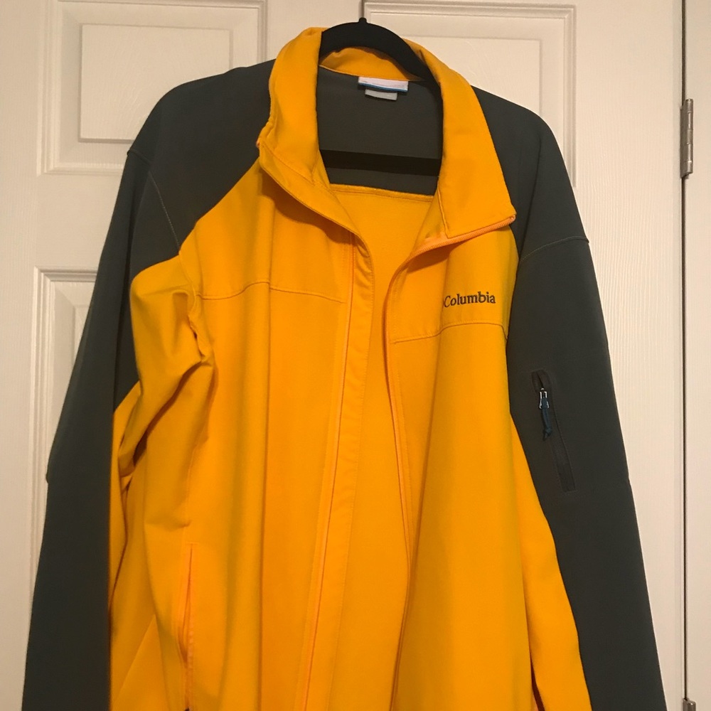 Men’s light Columbia zip up jacket XL